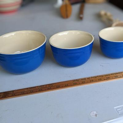 Vintage Oxford (?) Blue Stoneware 3 Bowl Set
