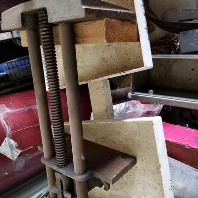 Bench Vise