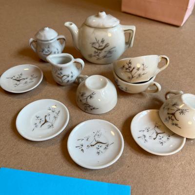 Very cute small sized tea set