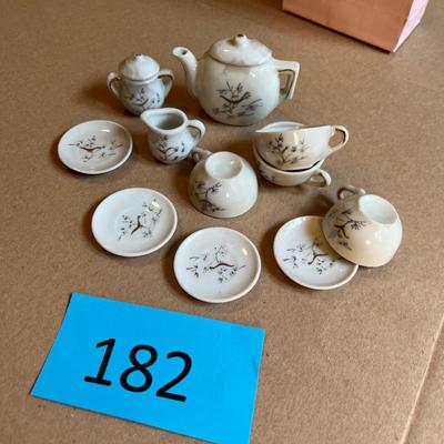 Very cute small sized tea set