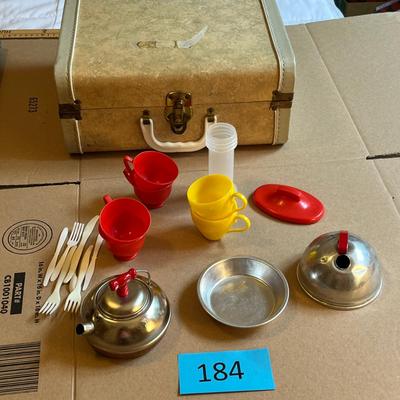 Toy trunk wMiith Plastic and tin dinnerware