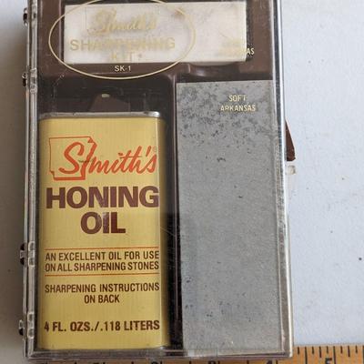 Vintage-Smiths Deluxe Sharpening Kit-SK-1 Hard & Soft Arkansas Stones-Oil-Case