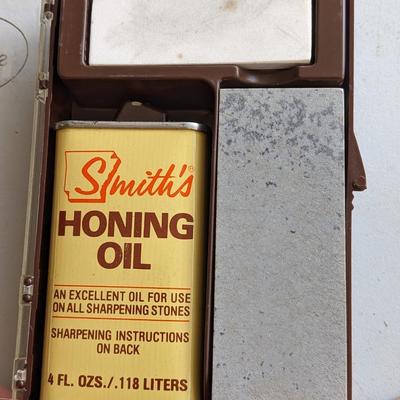 Vintage-Smiths Deluxe Sharpening Kit-SK-1 Hard & Soft Arkansas Stones-Oil-Case