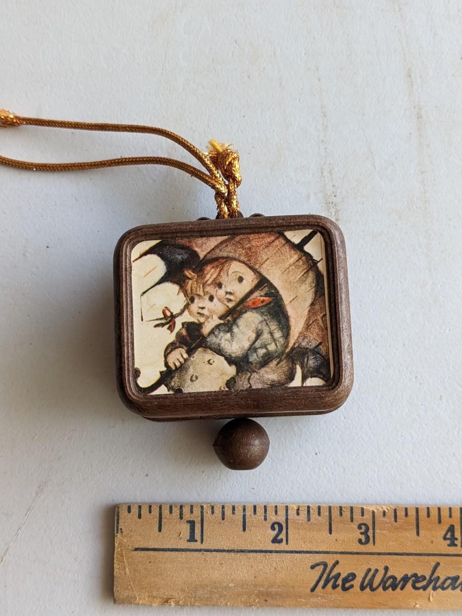 Vintage Hummel Pull String Music Box, Works