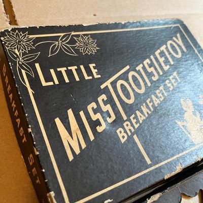 Little Miss Tootsietoy Metal Tea Set