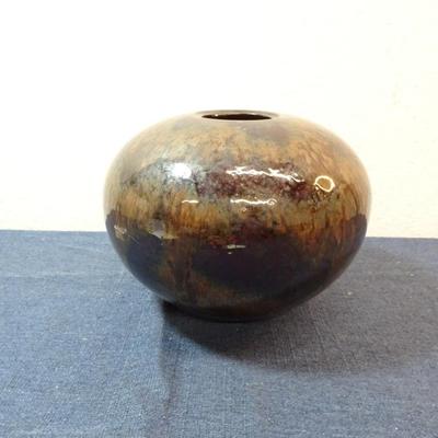 LOT 592. CERAMIC VASE