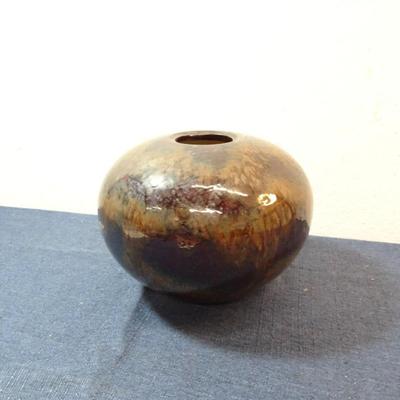 LOT 592. CERAMIC VASE