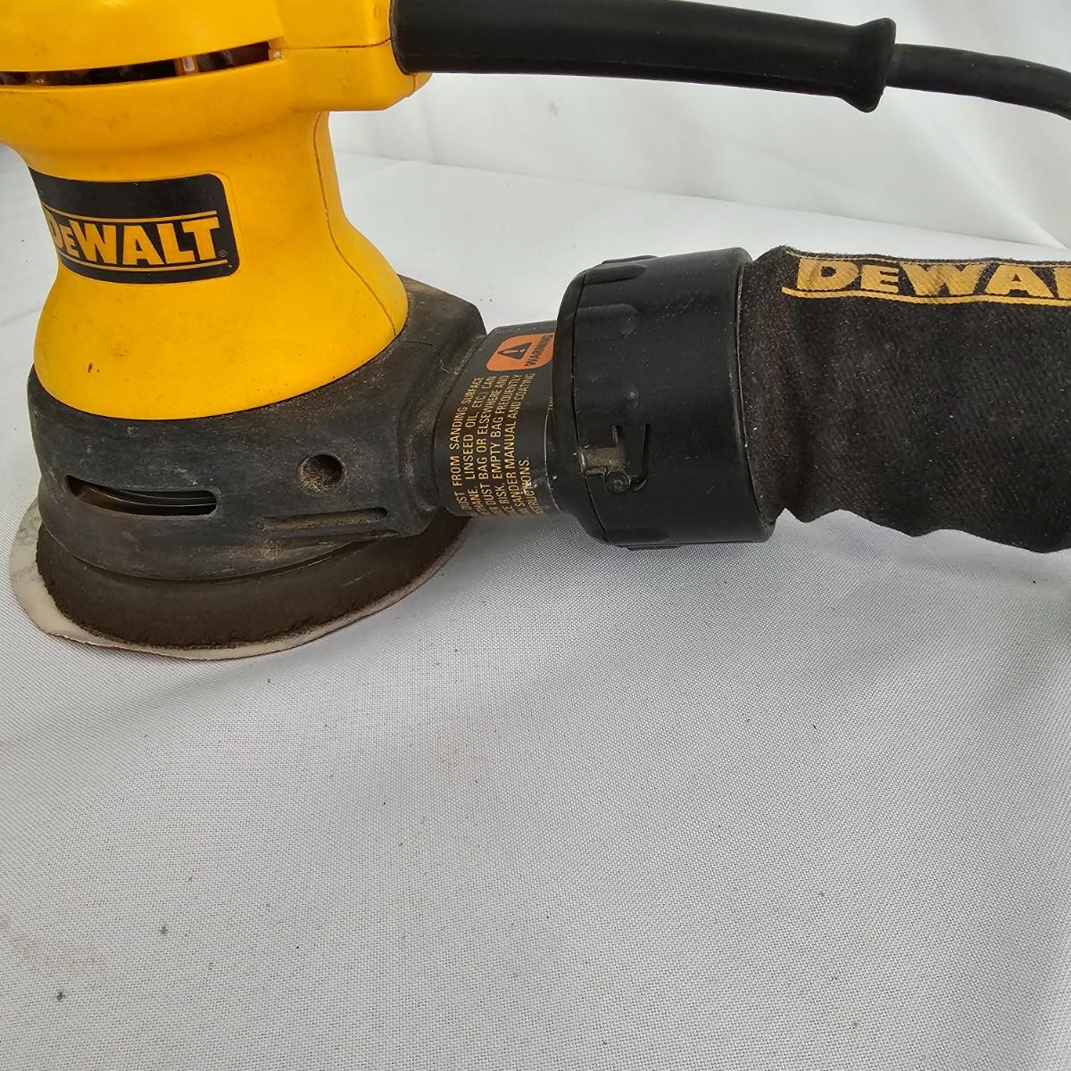 DeWalt Orbital Sander + Case (GJS)