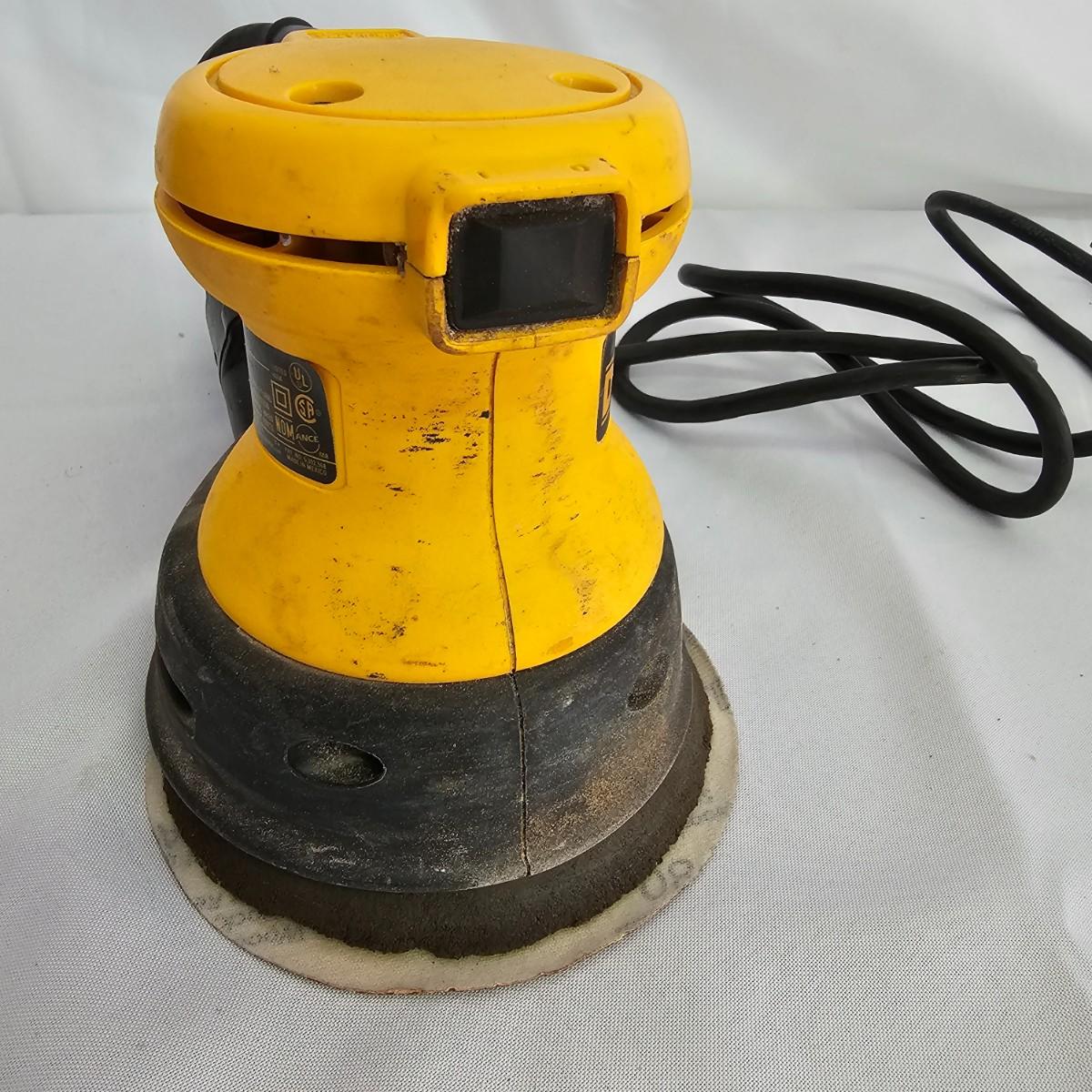 DeWalt Orbital Sander + Case (GJS)