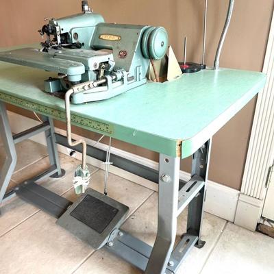 CONSEW MODEL 251 Sewing Table *Read Details