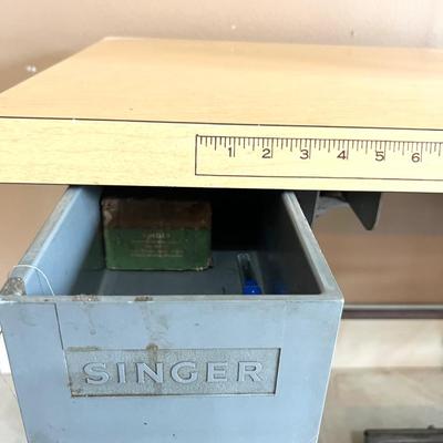 SINGER 251-2 Sewing Table *Read Details