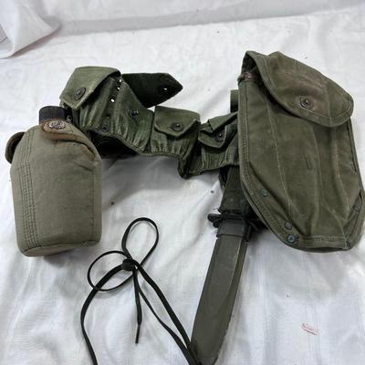1943 Unoted States Ammo belt with Bayonet, Canteen and utility pouch