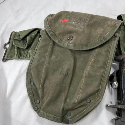 1943 Unoted States Ammo belt with Bayonet, Canteen and utility pouch