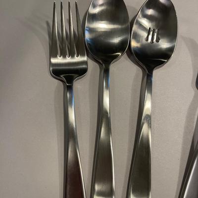 Oneida Silverware set for 10+