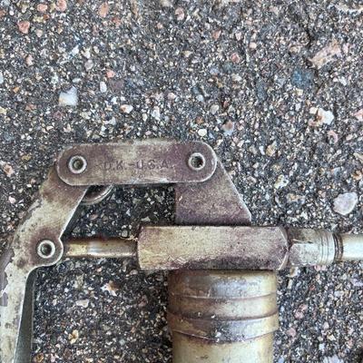 LINCOLN GREASE GUN, EAZ-LIFT SWAY CONTROL, TOW MIRRORS,  3/4â€ DRIVE SOCKETS AND MORE
