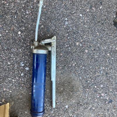LINCOLN GREASE GUN, EAZ-LIFT SWAY CONTROL, TOW MIRRORS,  3/4â€ DRIVE SOCKETS AND MORE