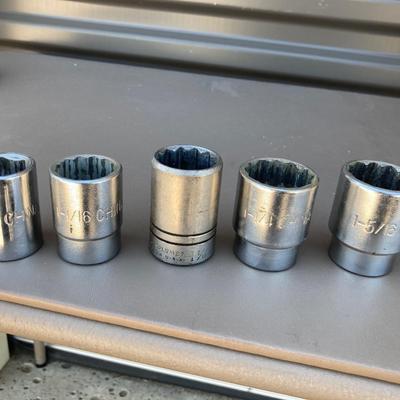 LINCOLN GREASE GUN, EAZ-LIFT SWAY CONTROL, TOW MIRRORS,  3/4â€ DRIVE SOCKETS AND MORE