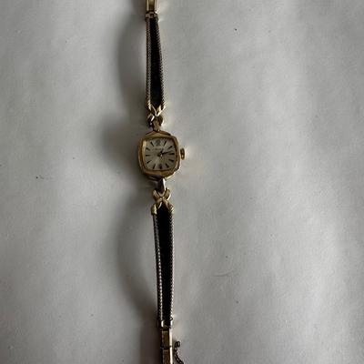 Vintage Bulova 10k GF bezel Watch