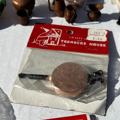 Vintage Doll house miscellaneous items
