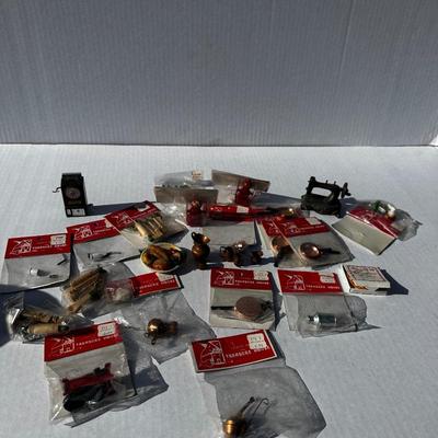 Vintage Doll house miscellaneous items