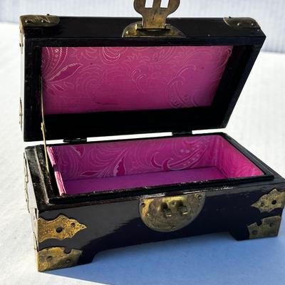 Vintage Asian Jewelry box with Jadite