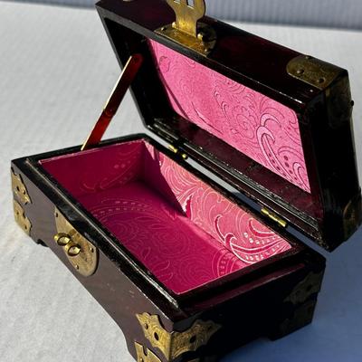 Vintage Asian Jewelry box with Jadite