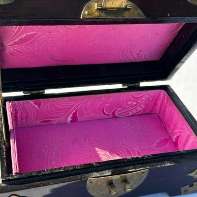 Vintage Asian Jewelry box with Jadite