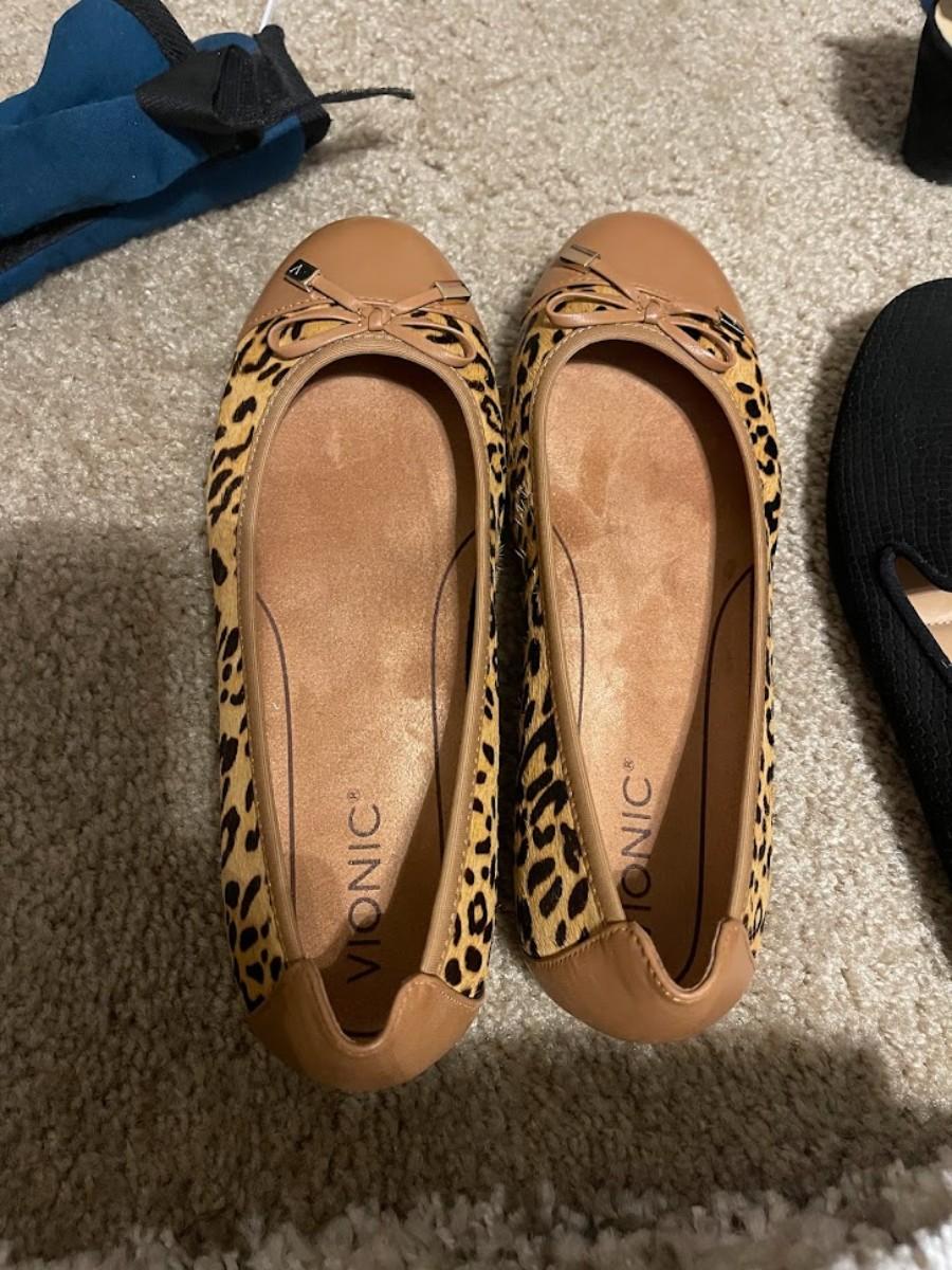 vionic leopard print shoes