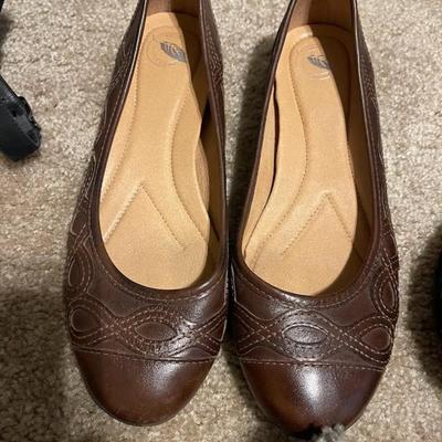Nurture Brown Flats