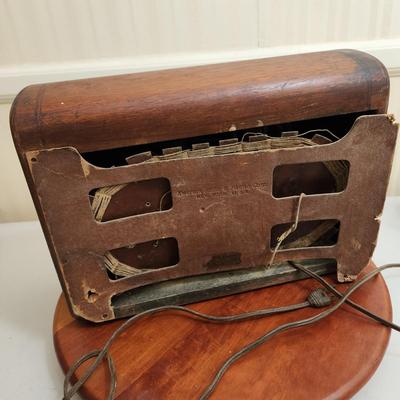 Vintage Emerson Tube Radio Powers up Dial not working
