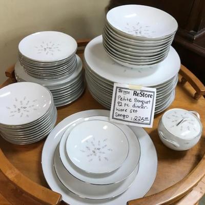 Dinnerware set