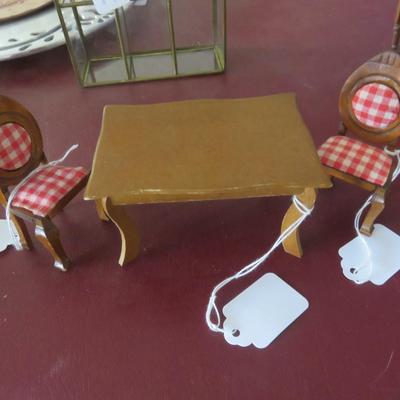 Miniature Wooden Dollhouse Furniture - Table and Chairs