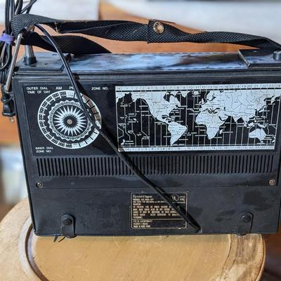 Vintage Readers Digest Multi-Band Receiver , Works!