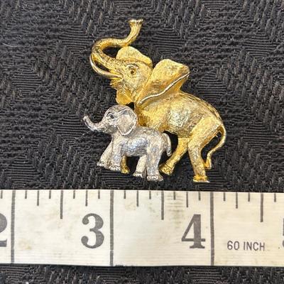 JJ Signed Double Elephants Mother Baby Gold Silver Color Pin Brooch 1980 Vintage