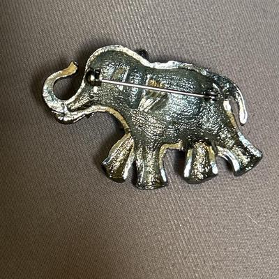 Adorable Elephant Brooch Vintage Lapel Pin