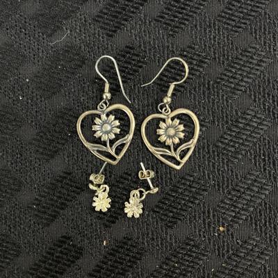 Beautiful floral fashion earrings