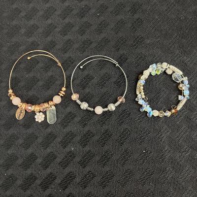 Beaded fashion bracelets lot of 3