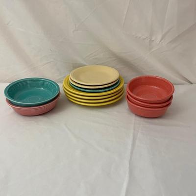 Twelve Pieces of Vintage Fiesta Tableware (K-MK)