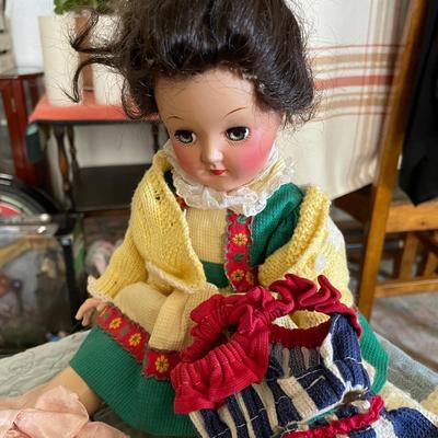 VINTAGE IDEAL DOLL WITH MANY OUTFITS