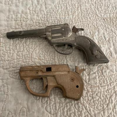 VINTAGE MULTI-PISTOL AND A HUBLEY TOY GUNS