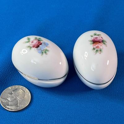 PAIR OF SWEET LITTLE PORCELAIN LIDDED EGGS FLORAL, GOLD PAINTED TRIM