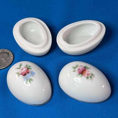 PAIR OF SWEET LITTLE PORCELAIN LIDDED EGGS FLORAL, GOLD PAINTED TRIM