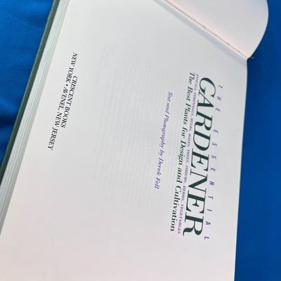 THE ESSENTIAL GARDNER BOOK LOTS OF FULL COLOR PHOTOS, ENCYCLOPEDIC