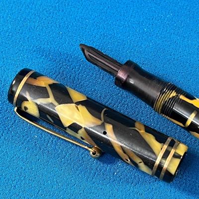 BEAUTIFUL VINTAGE WAHL â€œEVERSHARPâ€ FOUNTAIN PEN