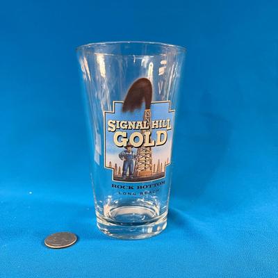 â€œSIGNAL HILL GOLD- ROCK BOTTOM- LONG BEACHâ€ BEER PINT GLASS