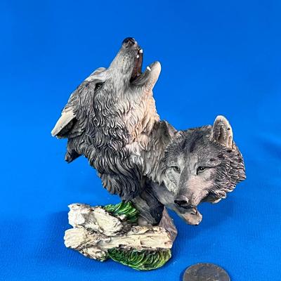 NICELY DETAILED TWO WOLF HEADS SCULPTURE FIGURINE
