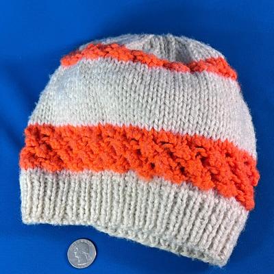 VINTAGE KNITTED ORANGE & BEIGE WINTER BEANIE