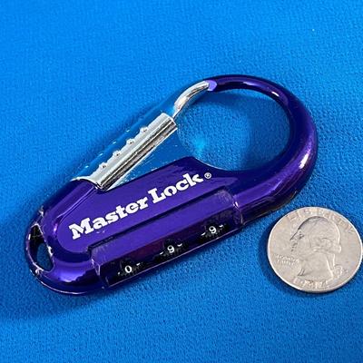 MASTER LOCK COMBINATION CARABINER STYLE LOCK