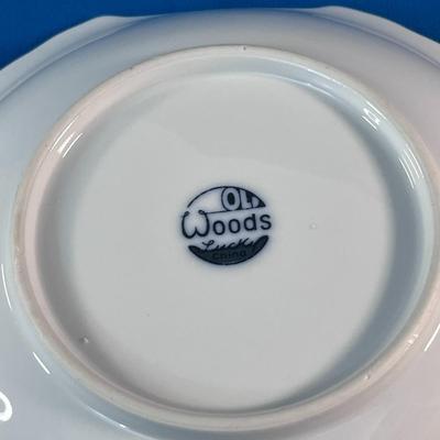 UNIQUE SHAPED BLUE AND WHITE SERVING DISH