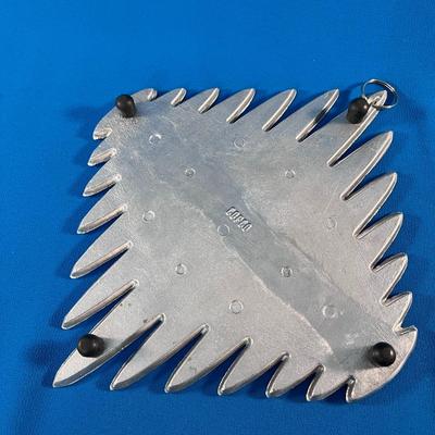 UNUSUAL DESIGN METAL TRIVET